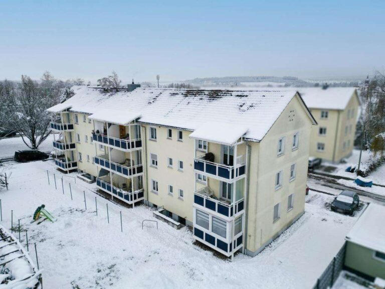 Kleine 3-Zimmer-Wohnung mit Balkon und Stellplatz