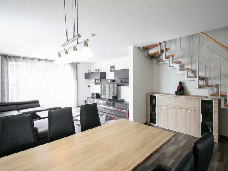 Junges, modernes Reihenendhaus