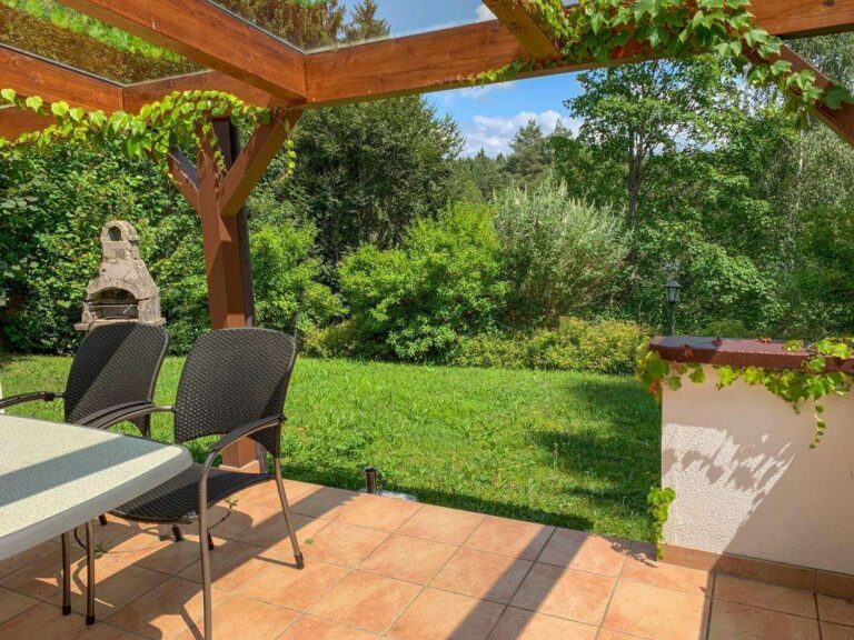 Gemütliches, freistehendes Ferienhaus mit Garten
