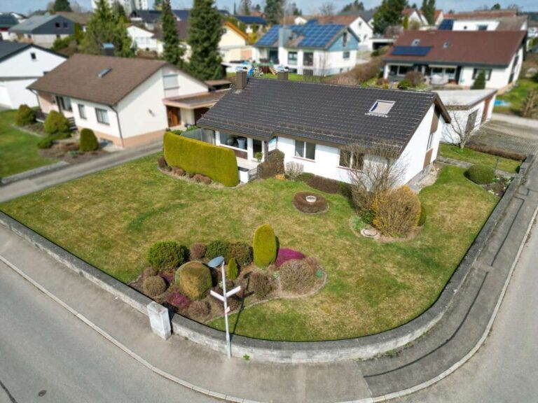 Einfamilienhaus mit Garage & großem Garten – Gestalten Sie Ihr Zuhause selbst!