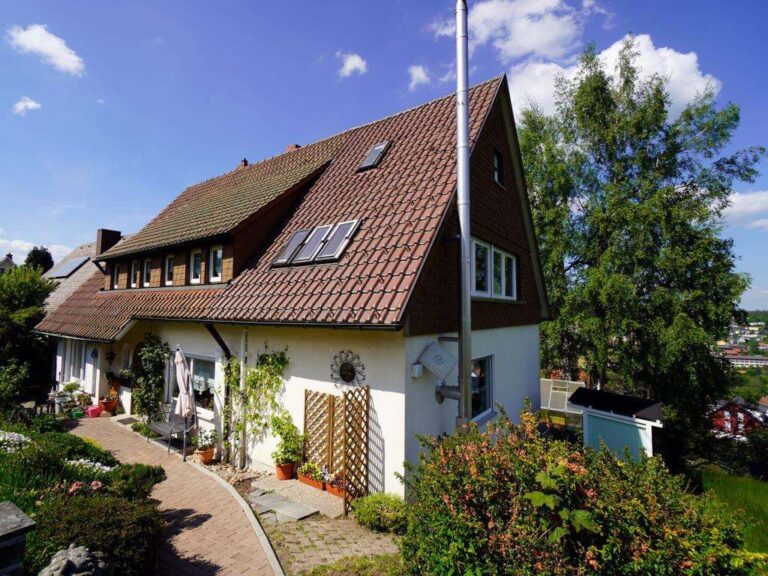 Gepflegtes Zweifamilienhaus mit schöner Aussicht