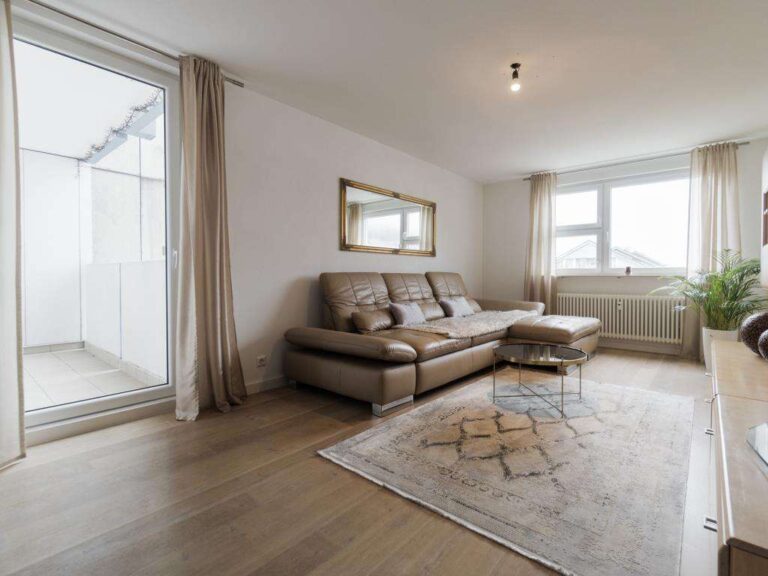 Top renovierte 4-Zimmer-Wohnung mit Aufzug