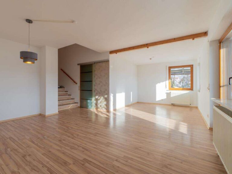 Helle 2,5-Zimmer-Wohnung mit Terrasse und Garage