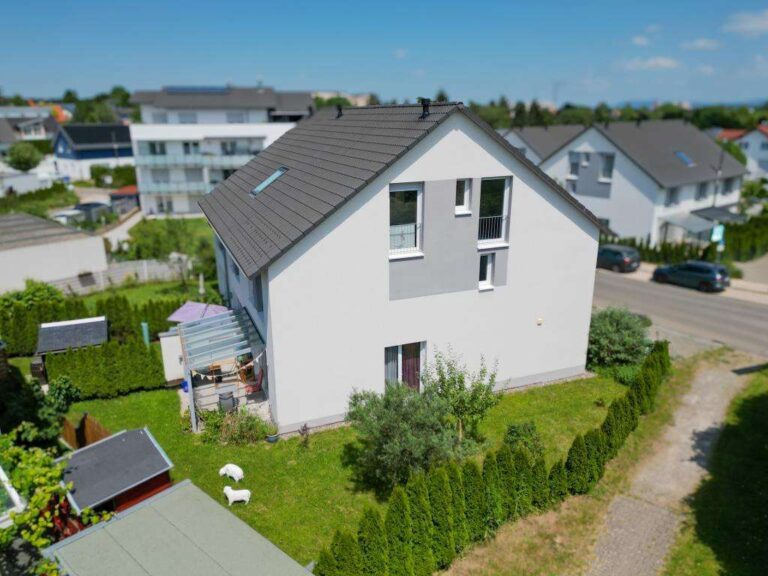 Junges, modernes Reihenendhaus mit schönem Garten