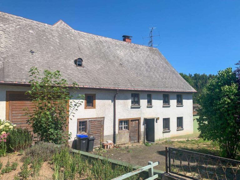 Altes Bauernhaus mit 1.312 m² großem Grundstück