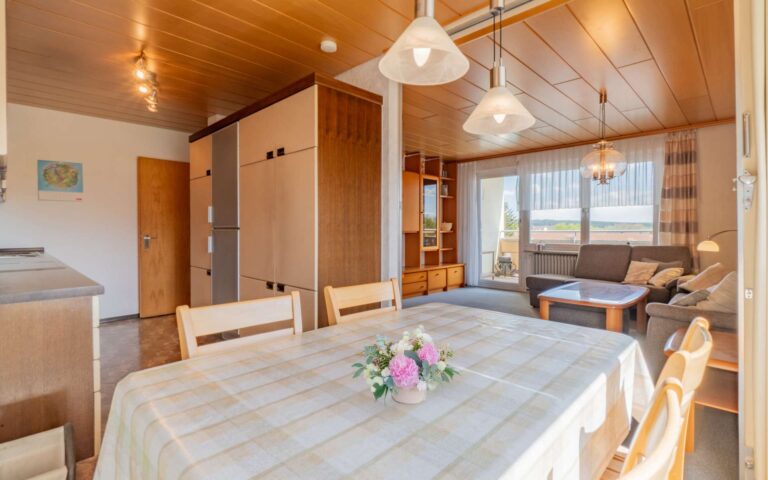 Gut geschnittene 3-Zimmer-Wohnung mit Balkon, Aufzug & Tiefgarage