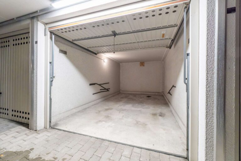 Abgeschlossener Tiefgaragenstellplatz in Bad Dürrheim