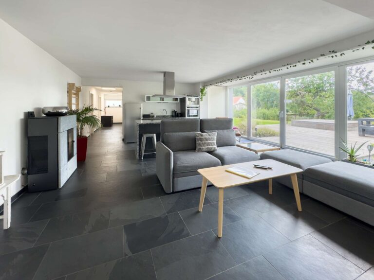 Moderne 3,5-Zimmer-Wohnung mit traumhafter Süd-Terrasse!