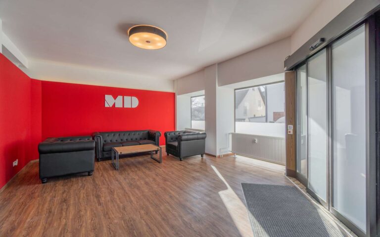 Flexibel nutzbare Gewerbeeinheit mit Stellplätzen & optimaler Anbindung!