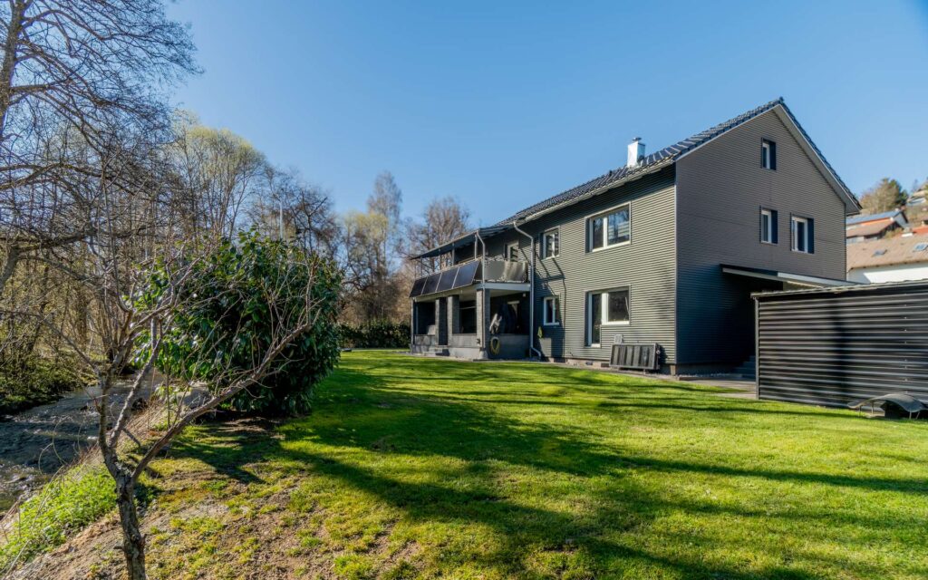 Familienidylle am Bach – Ihr neues Zuhause in Unterkirnach!