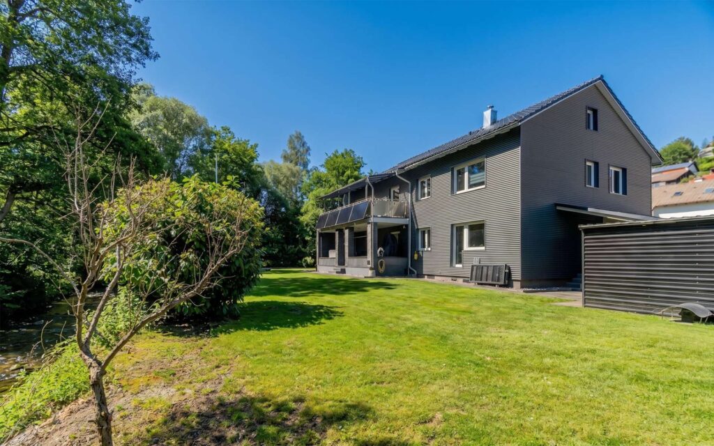 Familienidylle am Bach – Ihr neues Zuhause in Unterkirnach!
