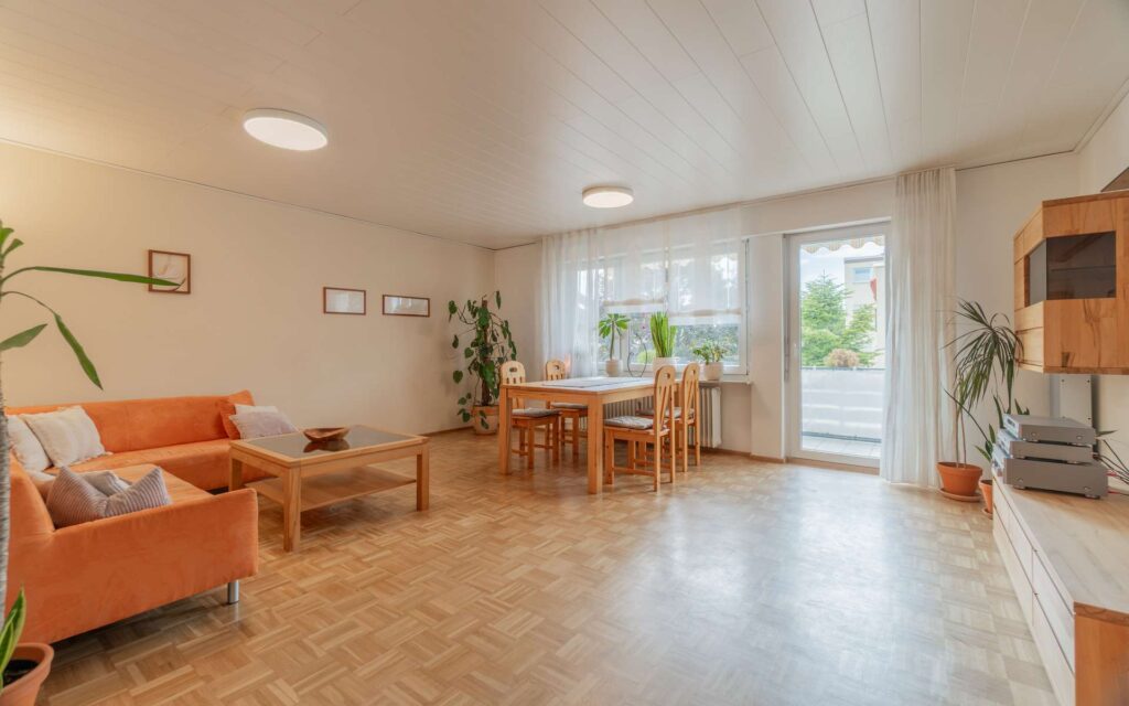 Sehr gepflegte 2-Zimmer-Wohnung mit Garage und Westbalkon