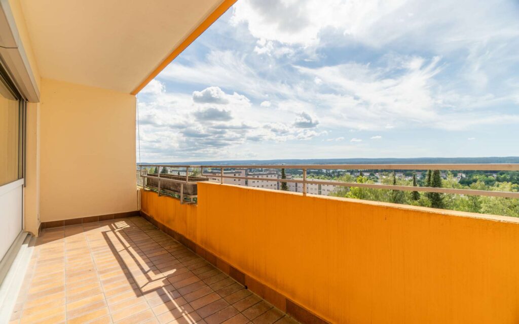 Sanierungsbedürftige 4-Zimmer-Wohnung – Wohnen mit Weitblick über Villingen