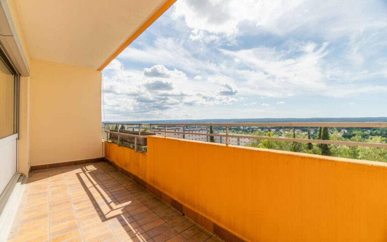 Sanierungsbedürftige 4-Zimmer-Wohnung – Wohnen mit Weitblick über Villingen