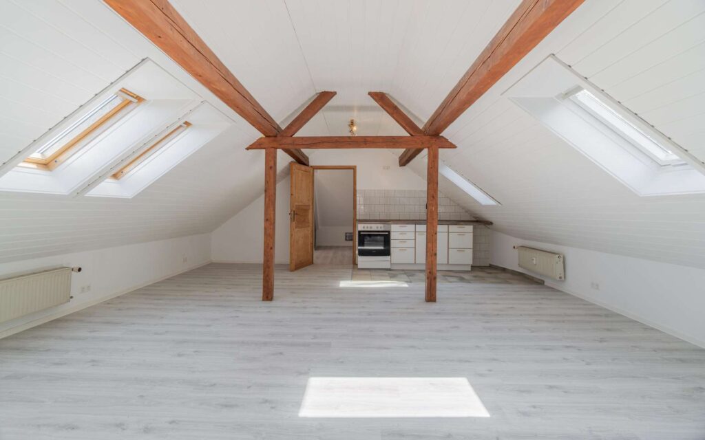 1-Zimmer-Dachgeschosswohnung mit schönem Ausblick