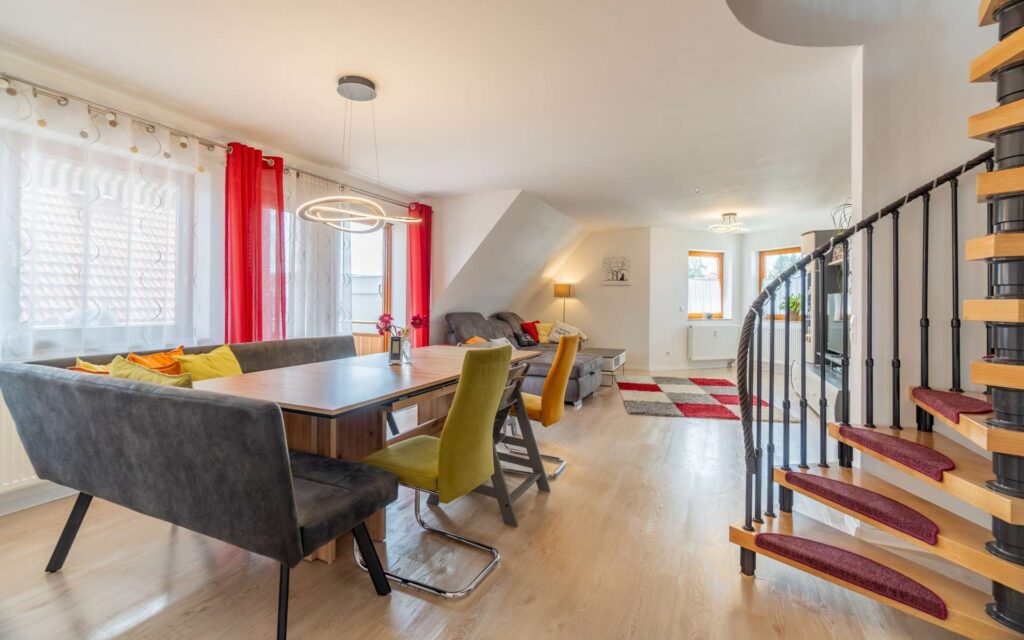 Attraktive 4-Zimmer-Wohnung mit zwei Balkonen und Tiefgaragenstellplätzen